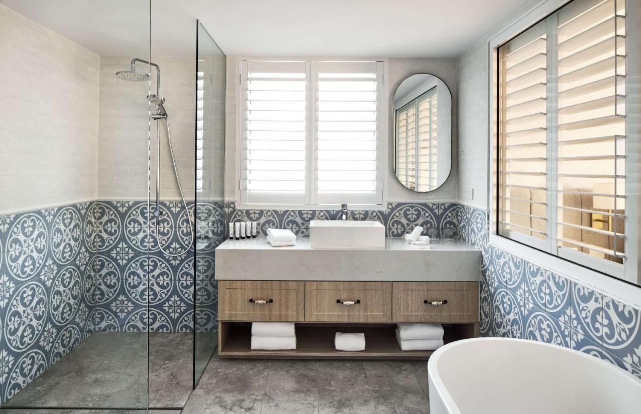 The Beachcomber Hotel & Resort, Ascend Hotel Collection Токли Экстерьер фото Bathroom