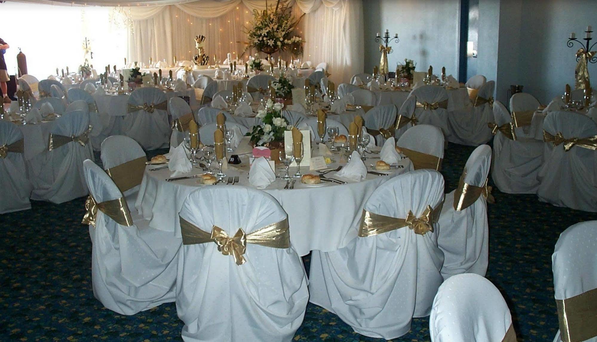 The Beachcomber Hotel & Resort, Ascend Hotel Collection Токли Экстерьер фото A wedding reception